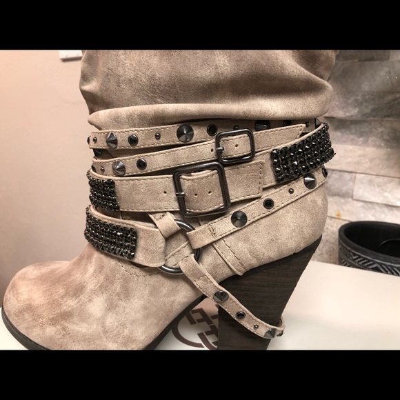 Daisy Fuentes studded boots - Picture 5 of 16